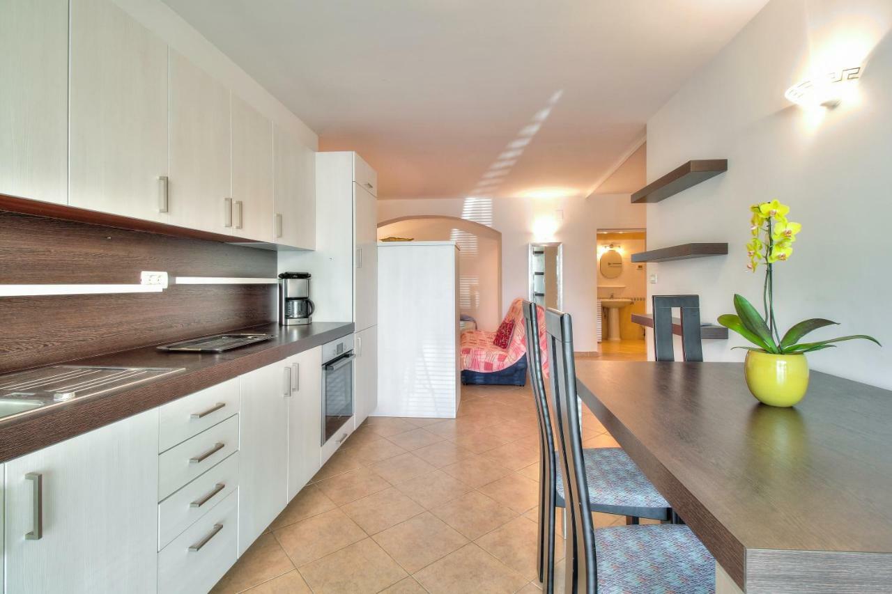 Apartment Katarina Crveni Vrh Buitenkant foto